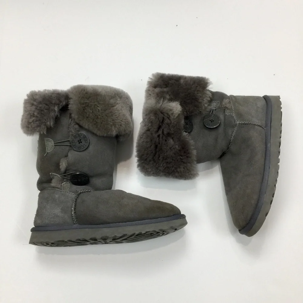 Uggs Bailey Button Triplet Boots in Grey Size 5